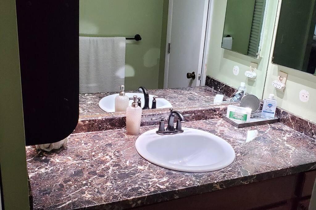 Fully Furnished, Beautiful, Spacious Two Bedroom Condo Lauderhill Dış mekan fotoğraf