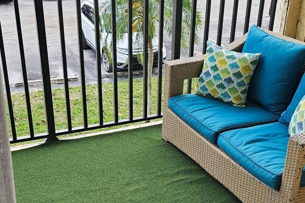 Fully Furnished, Beautiful, Spacious Two Bedroom Condo Lauderhill Dış mekan fotoğraf