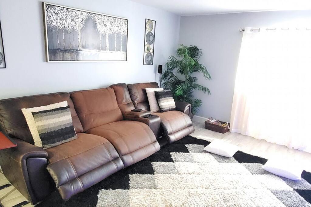 Fully Furnished, Beautiful, Spacious Two Bedroom Condo Lauderhill Dış mekan fotoğraf